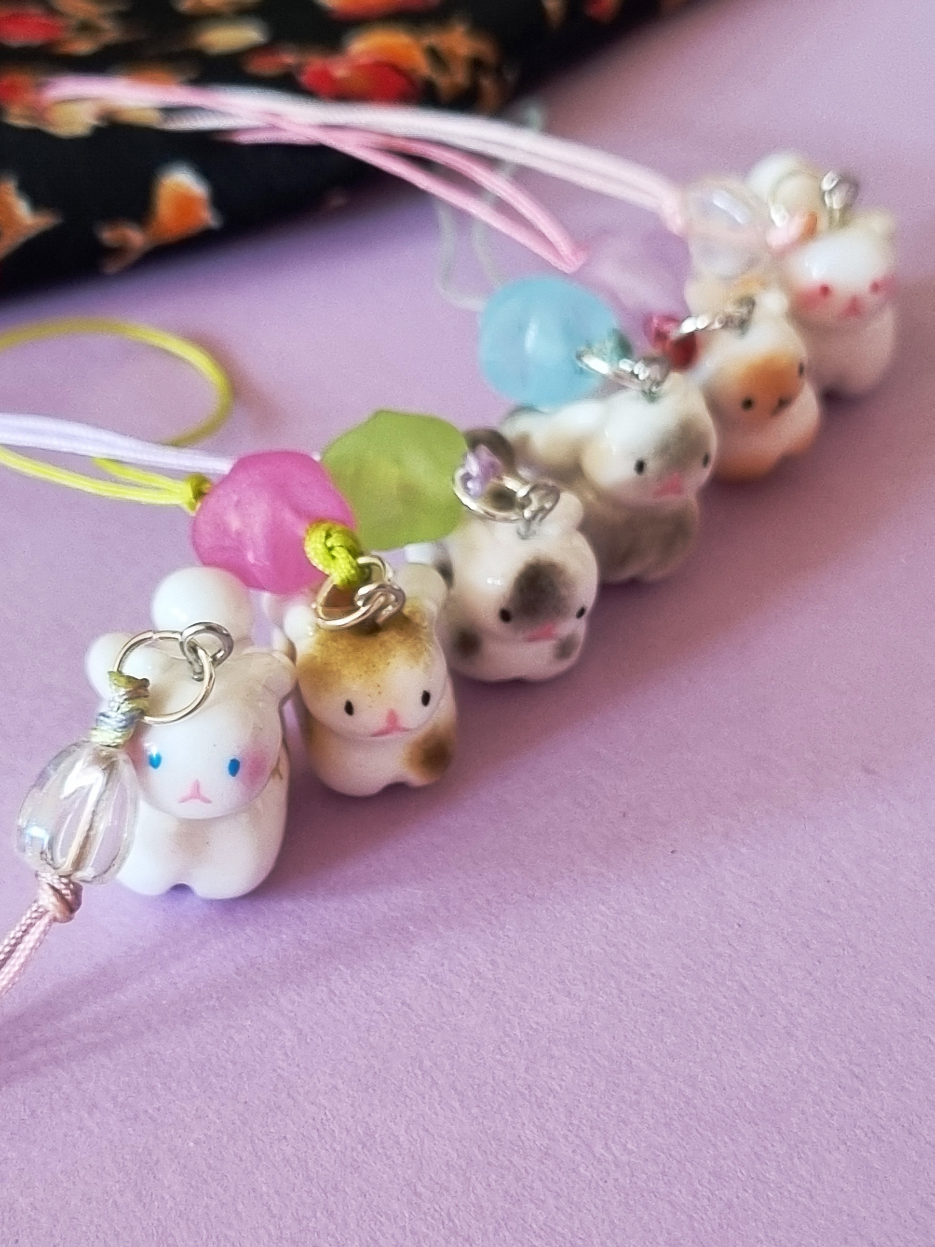 Nyuszi blind box - telefon charm, kulcstartó